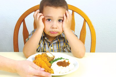 Trẻ 2 tuổi biếng ăn: Cách khắc phục và những điều cần lưu ý